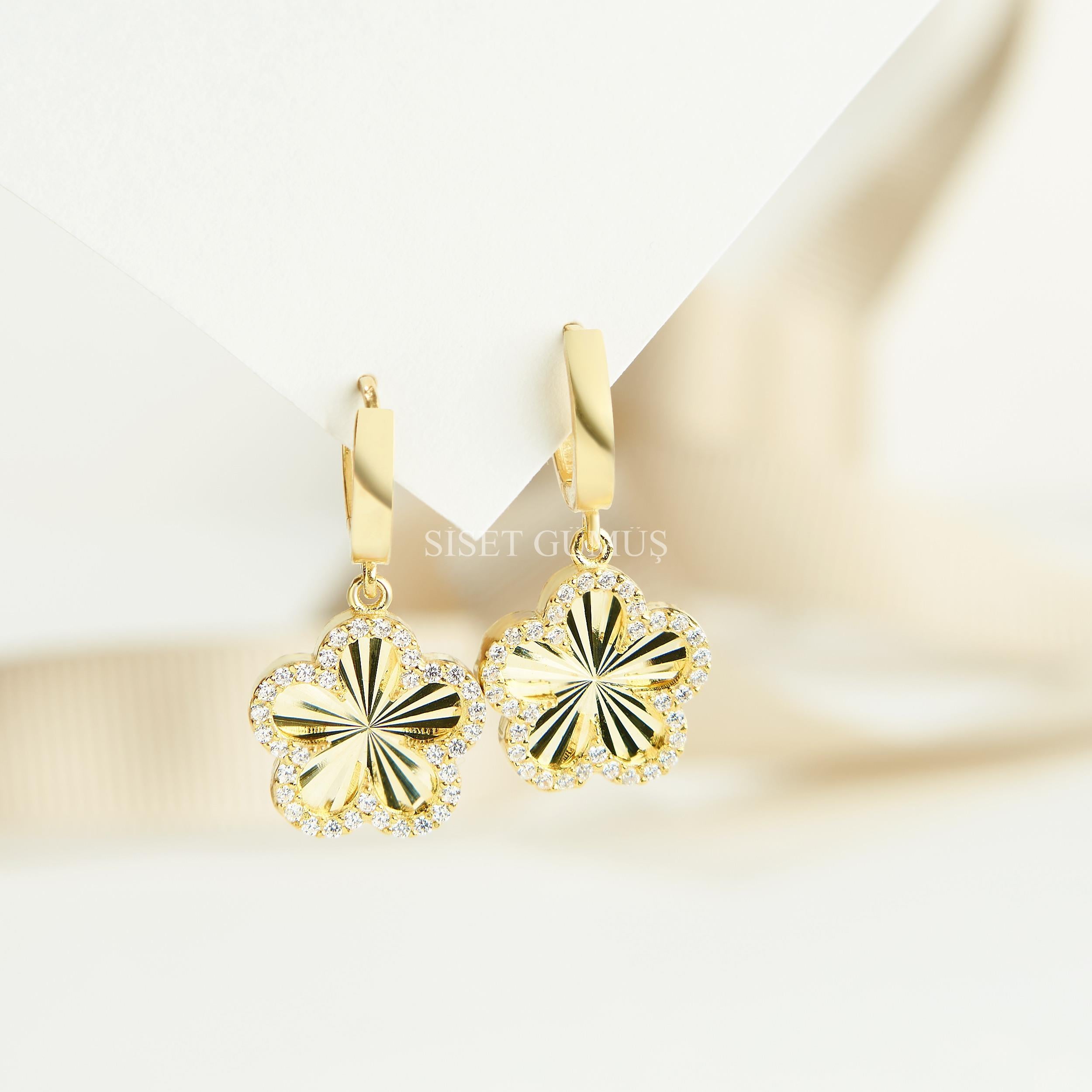 925 Ayar Sarı Altın Kaplama Lazer Kesim Yonca Gümüş Küpe