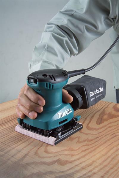 MAKITA BO4557 TİTREŞİM ZIMPARA MAKİNESİ