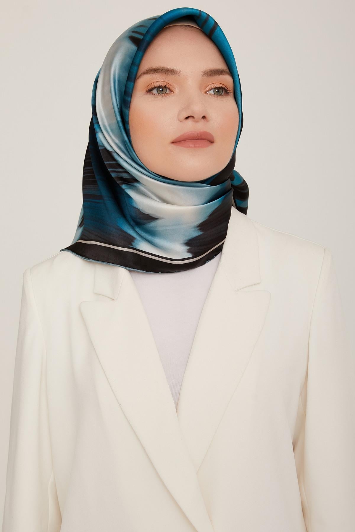 Armine 2022-23 Sonbahar Kış Sezonu Sura İpek Eşarp 8814D02 01