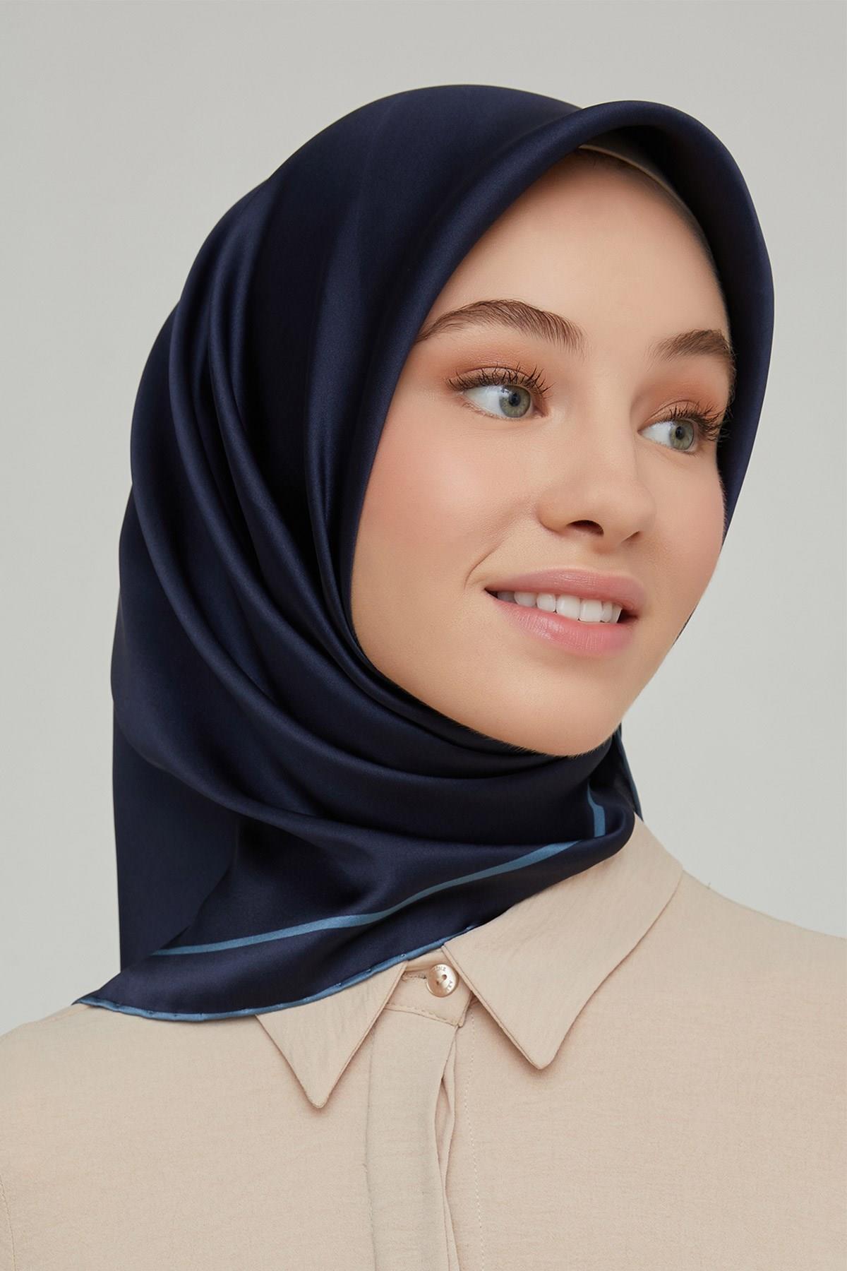 Armine Nostalji Serisi İpek Twill Eşarp 8668D-02