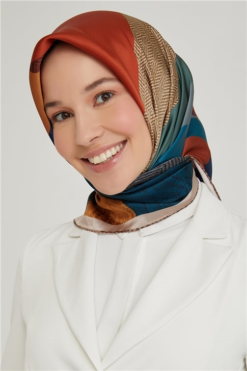 Armine Sura İpek Eşarp 21Ka8610 04