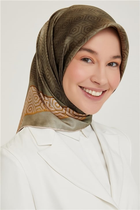 Armine Sura İpek Eşarp 21Ka8614 07