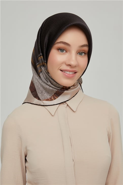 Armine Sura İpek Eşarp 21Ka8619 01