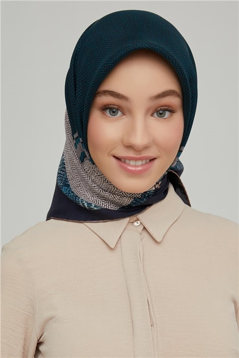 Armine Sura İpek Eşarp 21Ka8619 06