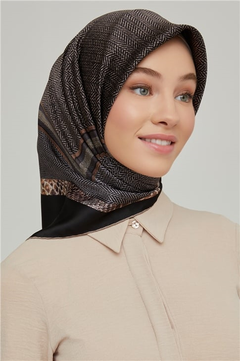Armine Sura İpek Eşarp 21Ka8619 07