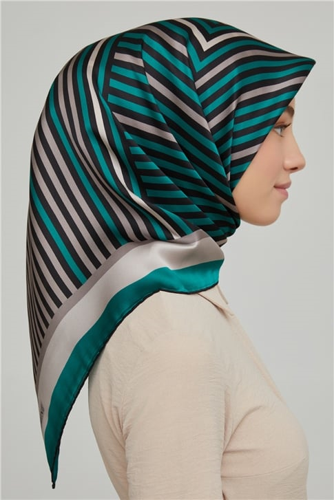 Armine Sura İpek Eşarp 21Ka8633 05