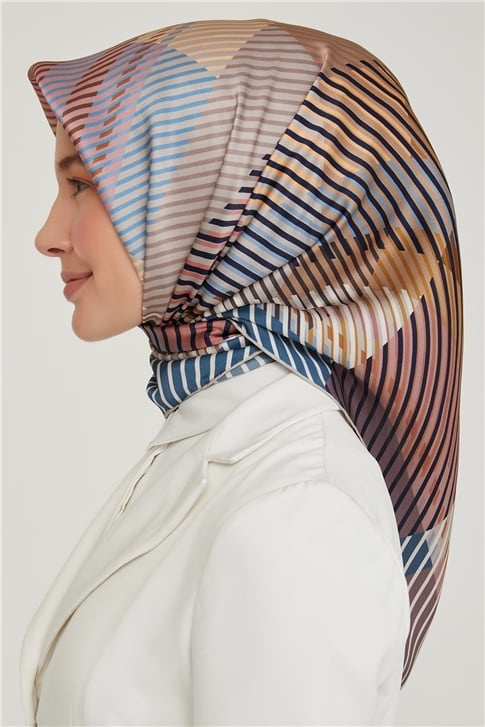Armine Sura İpek Eşarp 21Ka8635 06