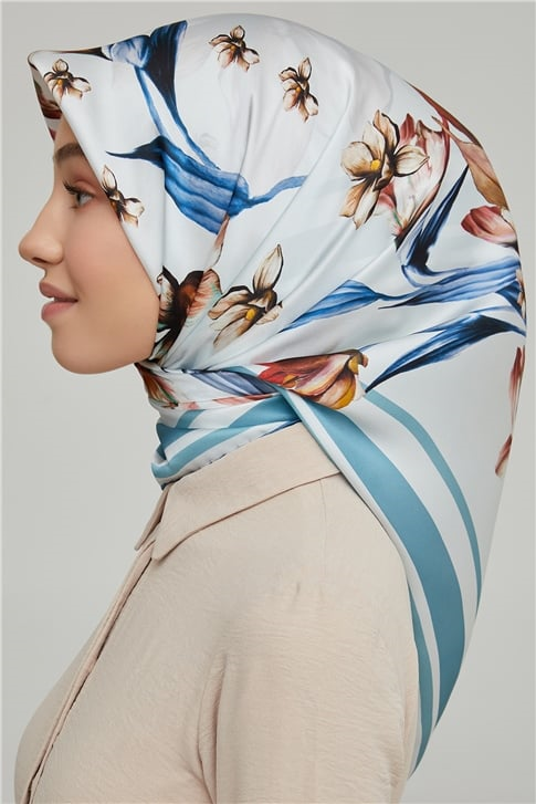 Armine Sura İpek Eşarp 21Ka8662 03