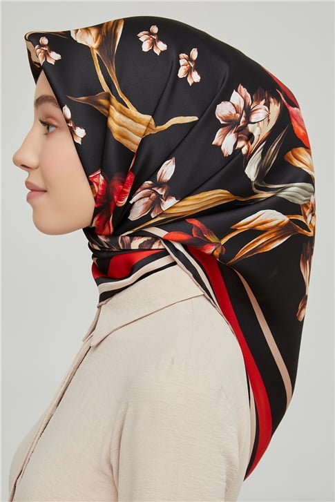 Armine Sura İpek Eşarp 21Ka8662 06