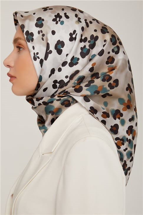 Armine Sura İpek Eşarp 22Ka8853 03