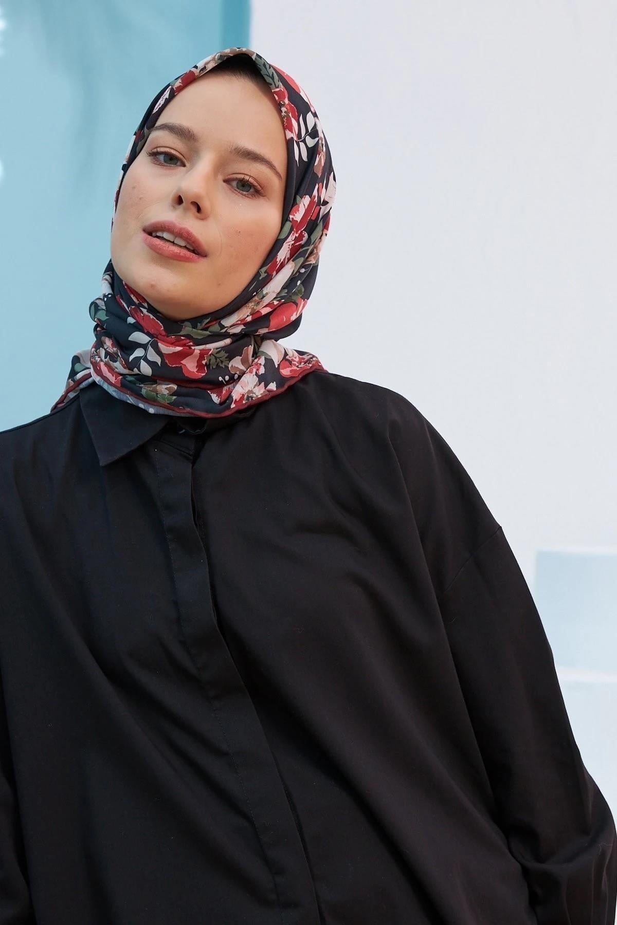 Çiçek Bahçesi Siyah Pamuk Viskon Eşarp