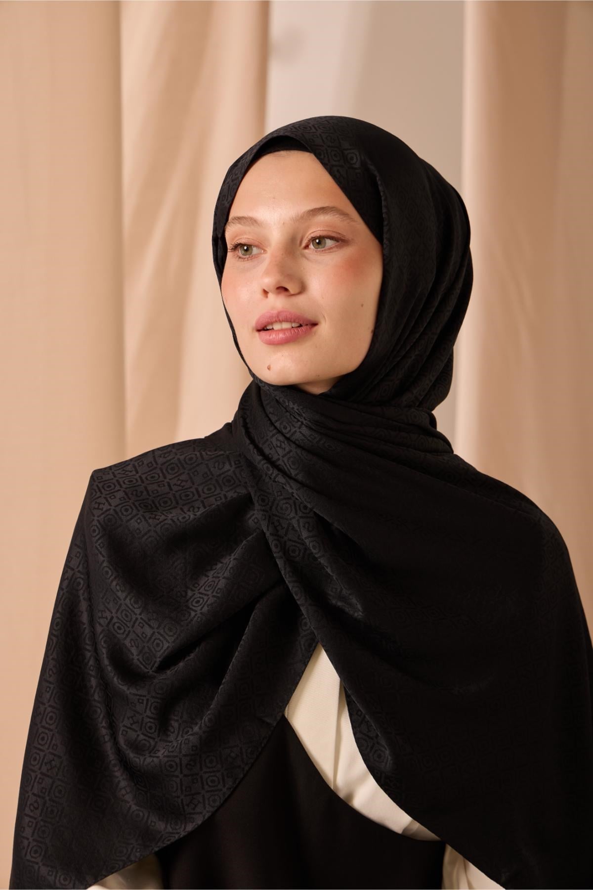 Deluxe Şal Siyah Jakarlı Tok Duruşlu Viskon Karışımlı 75x190