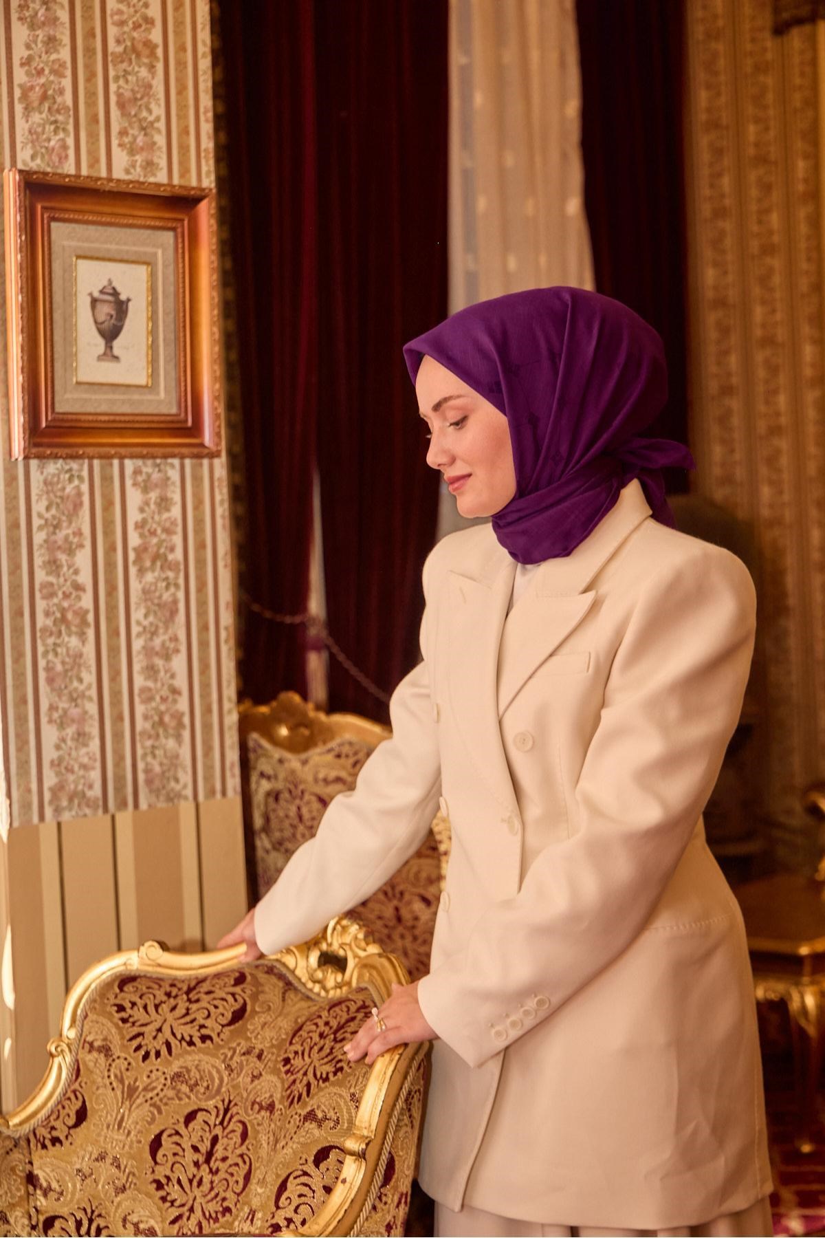 Monogram Pamuk İpek Eşarp Mor Tonlu Desenli Tok Duruşlu 90x90