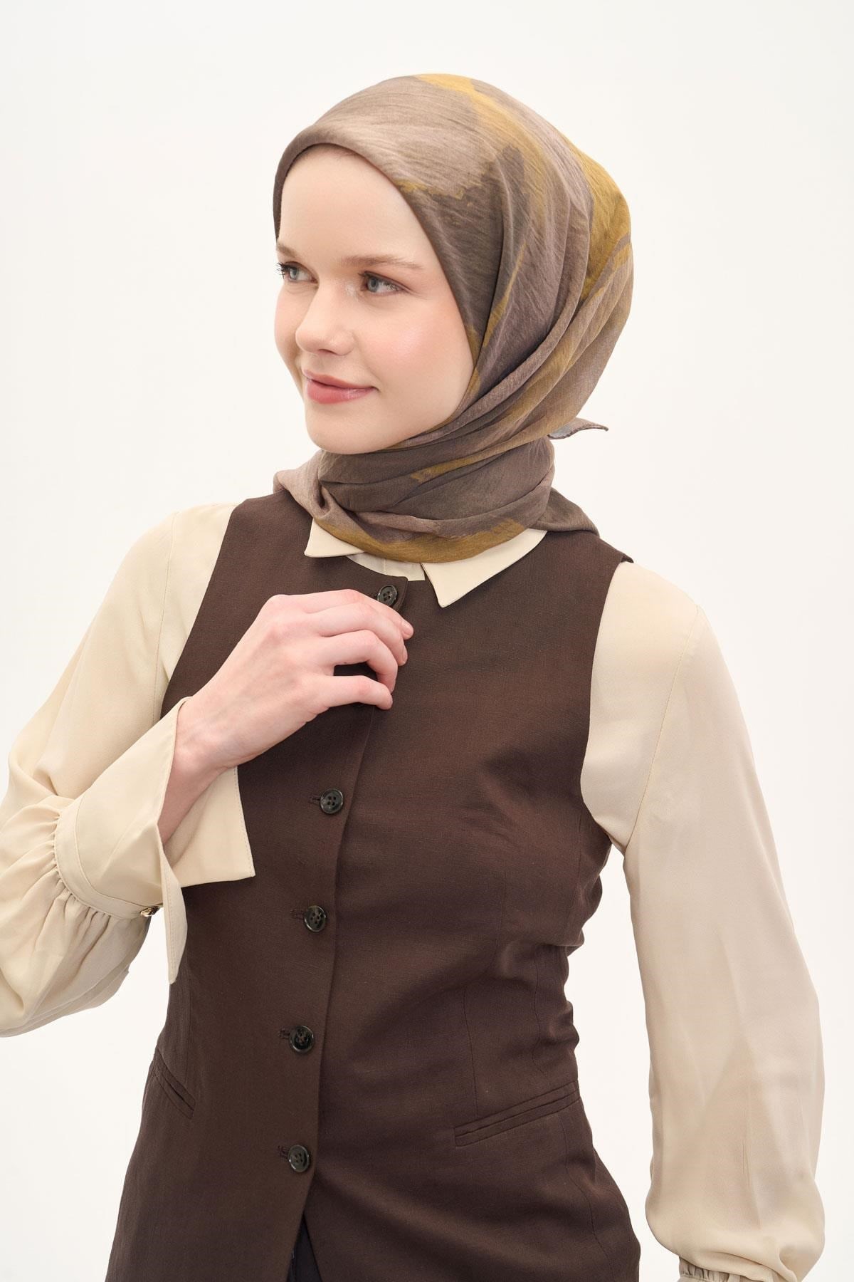 Olinda İpek Karışımlı Eşarp Soyut Desen Sütlü Kahve 90x90