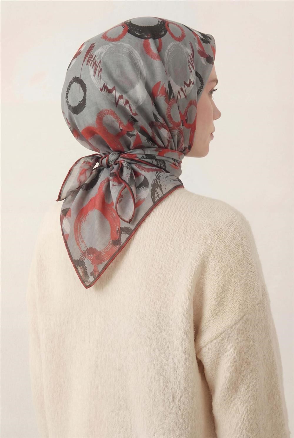 Pamuk Karışımlı Eşarp Gri Soyut Geometrik Desenli Soft Dokulu Kaymaz 90x90
