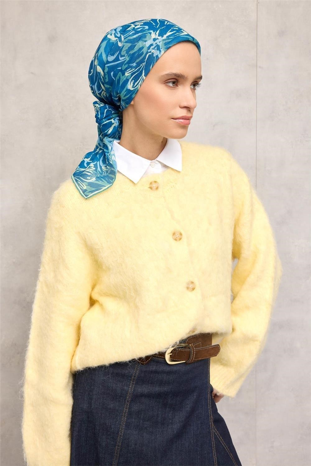 Pamuk Polyester Eşarp Mavi-Butter Yellow Bebe Mavi Pastel Yeşil Botanik Desenli Soft Dokulu Tok Duruşlu 90x90