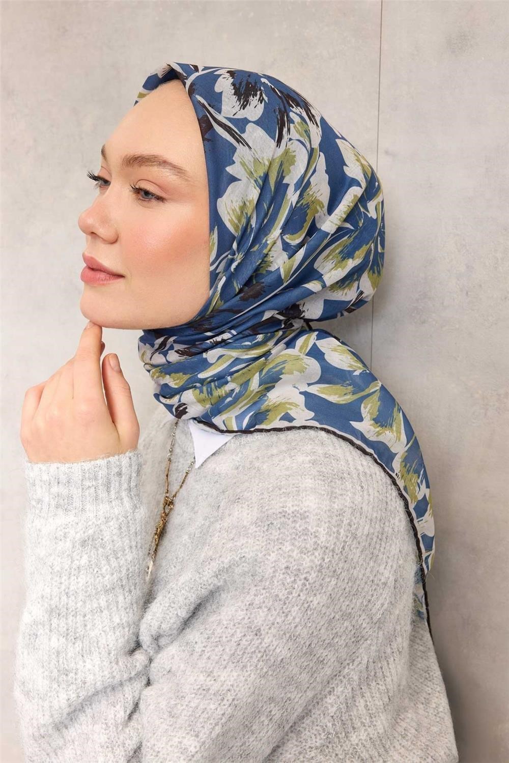 Pamuk Polyester Eşarp Mavi Büyük Papatya Desenli Soft Dokulu Kaymaz 90x90