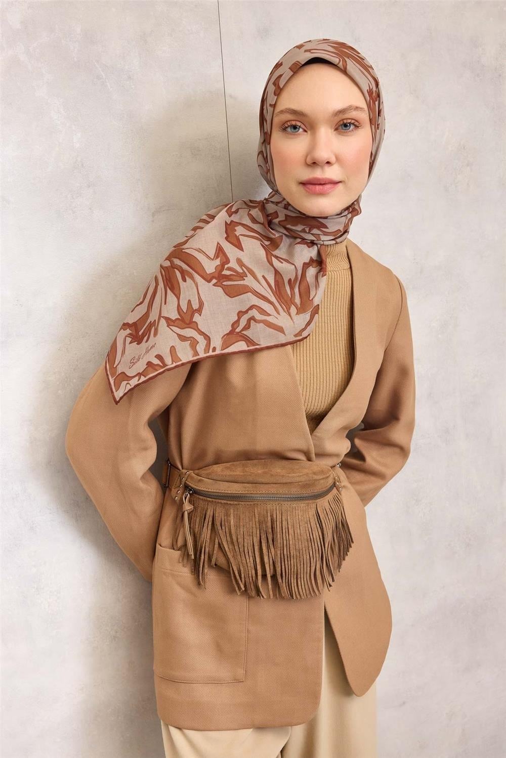 Pamuk Polyester Soft Eşarp Latte Soyut Desenli Tok Duruşlu 90x90