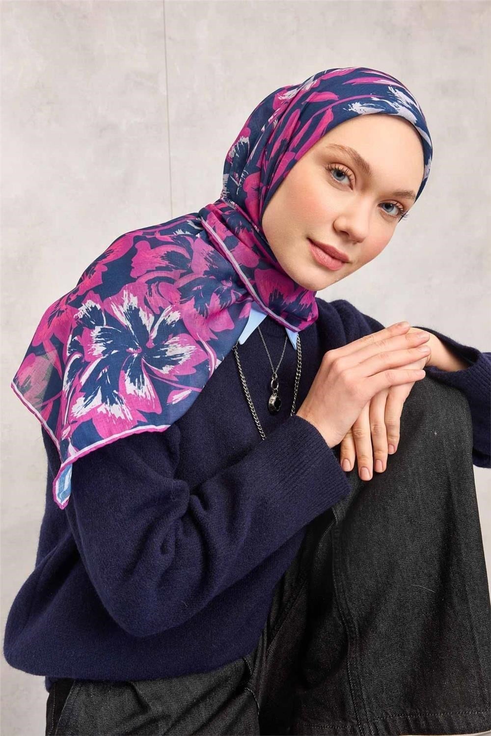 Pamuk Polyester Soft Eşarp Mavi Fuşya Büyük Papatya Desenli Tok Duruşlu 90x90