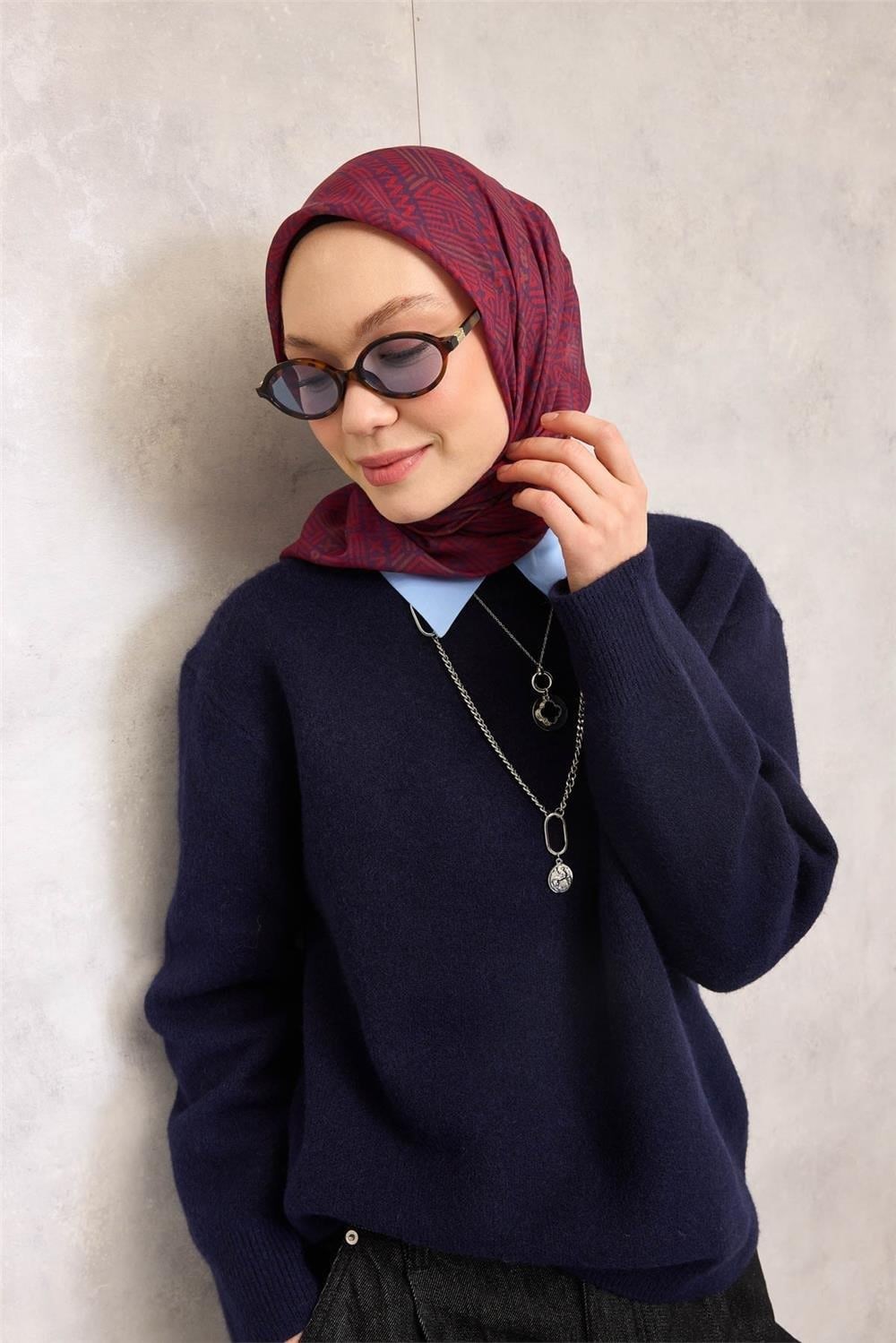Pamuk Polyester Soft Eşarp Mor Geometrik Desenli Kaymaz Tok Duruşlu 90x90