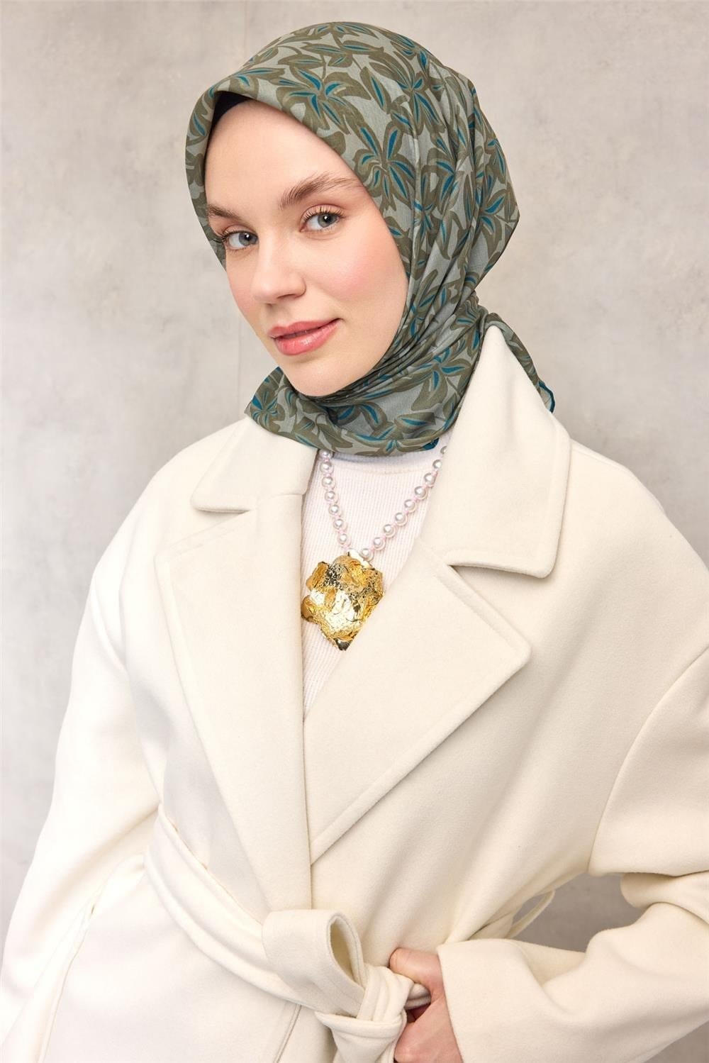 Pamuk Polyester Soft Eşarp Soluk Yeşil Flora Desenli Kaymaz Dokulu 90x90