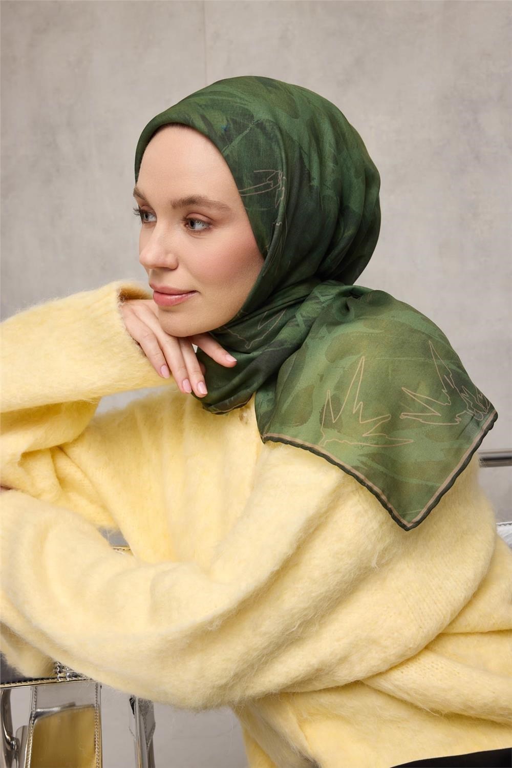 Pamuk Polyester Soft Eşarp Yaprak Desen Zümrüt Yeşili 90x90