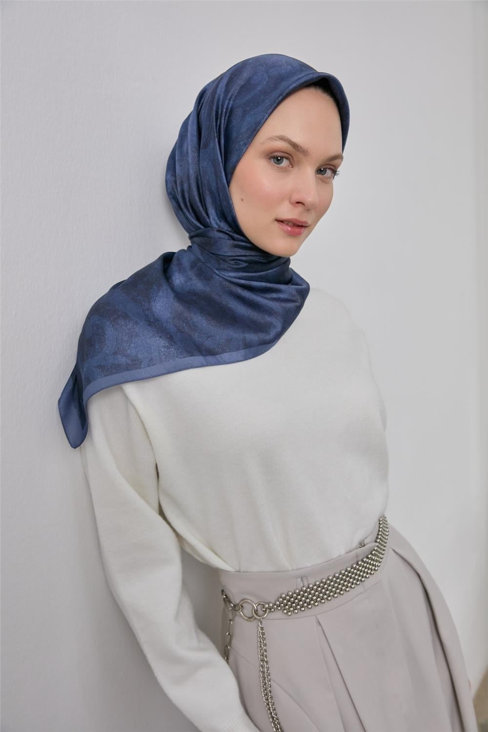 Polyester Karışımlı Shiny Eşarp İndigo Etnik Desenli Parlak Dokulu 90x90
