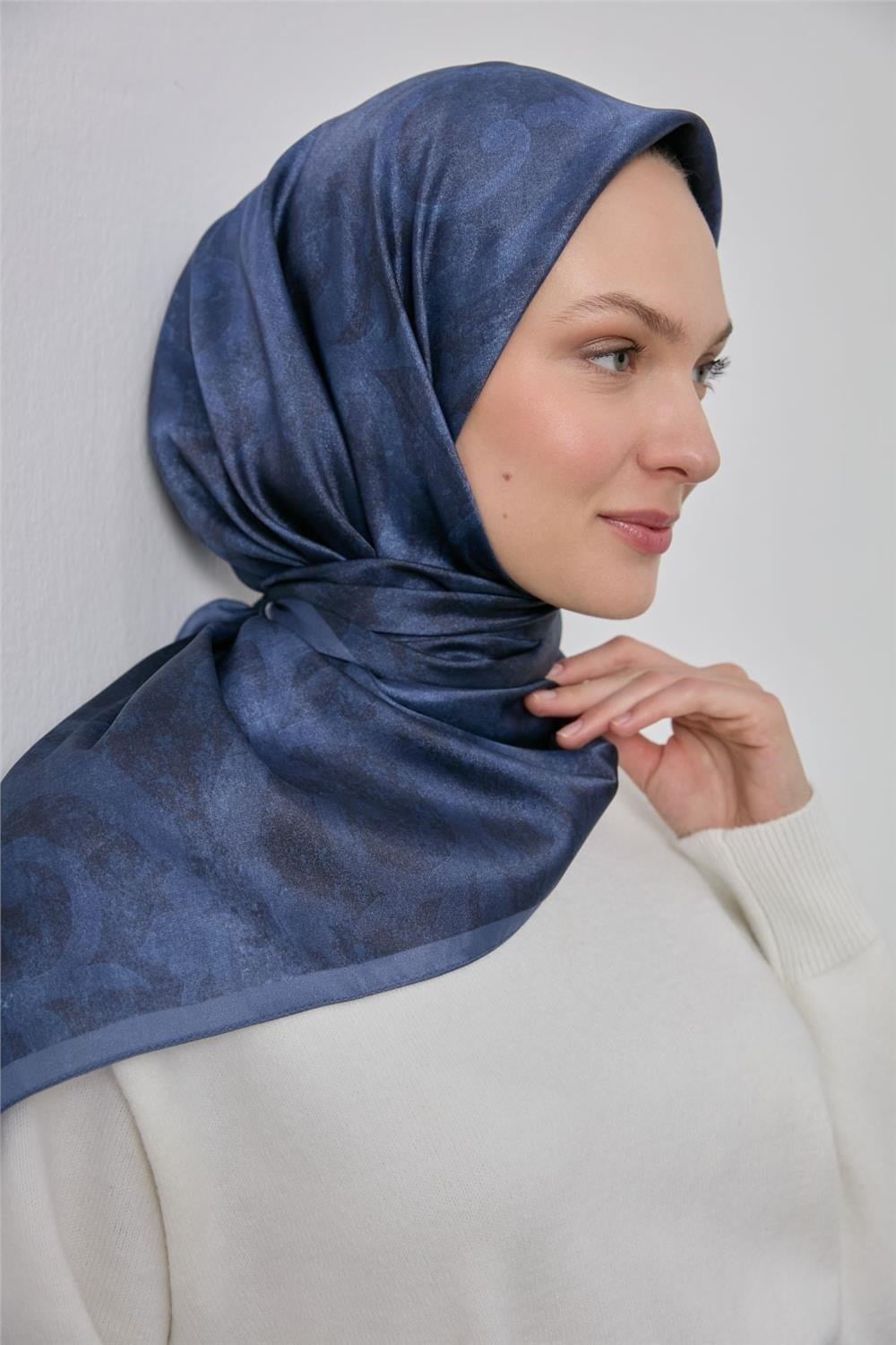 Polyester Karışımlı Shiny Eşarp İndigo Etnik Desenli Parlak Dokulu 90x90
