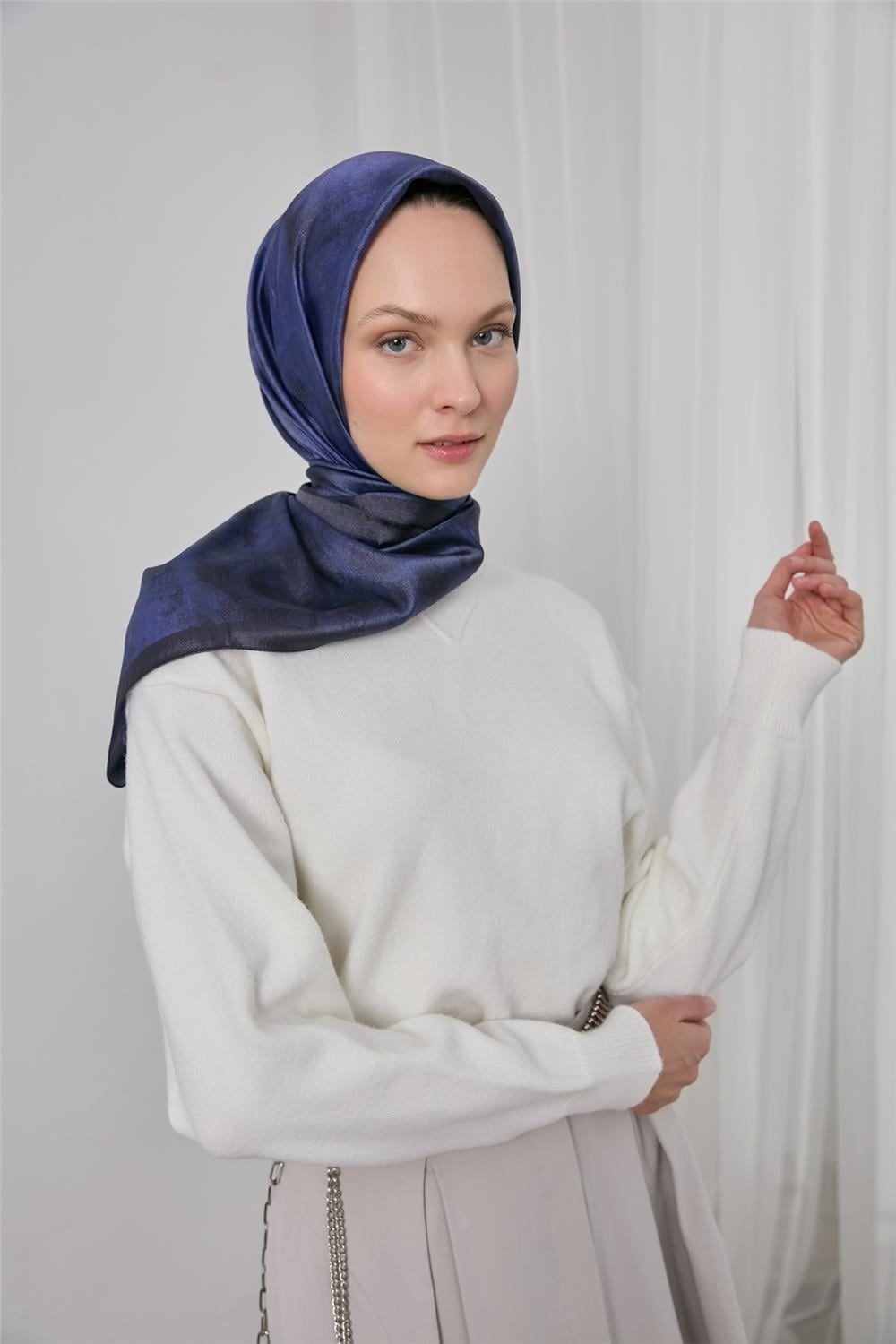 Polyester Karışımlı Shiny Eşarp Morcivert Etnik Desenli Parlak Dokulu 90x90