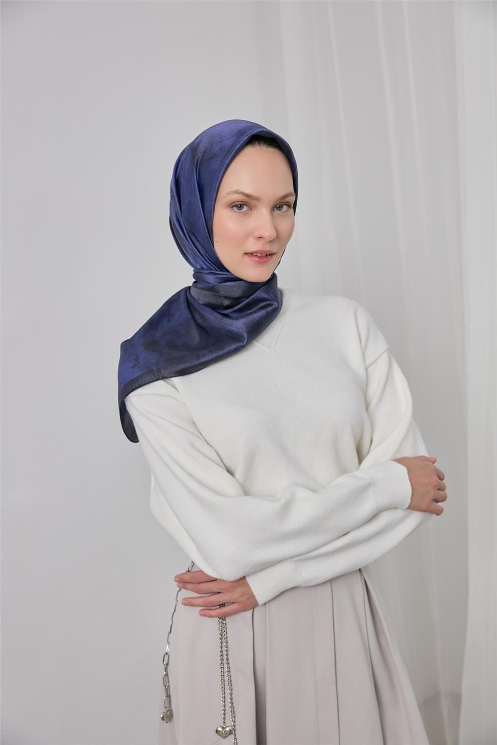 Polyester Karışımlı Shiny Eşarp Morcivert Etnik Desenli Parlak Dokulu 90x90