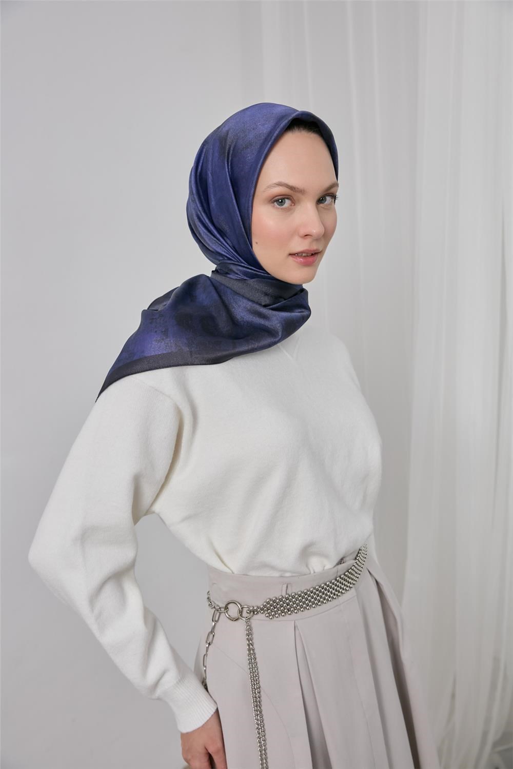 Polyester Karışımlı Shiny Eşarp Morcivert Etnik Desenli Parlak Dokulu 90x90