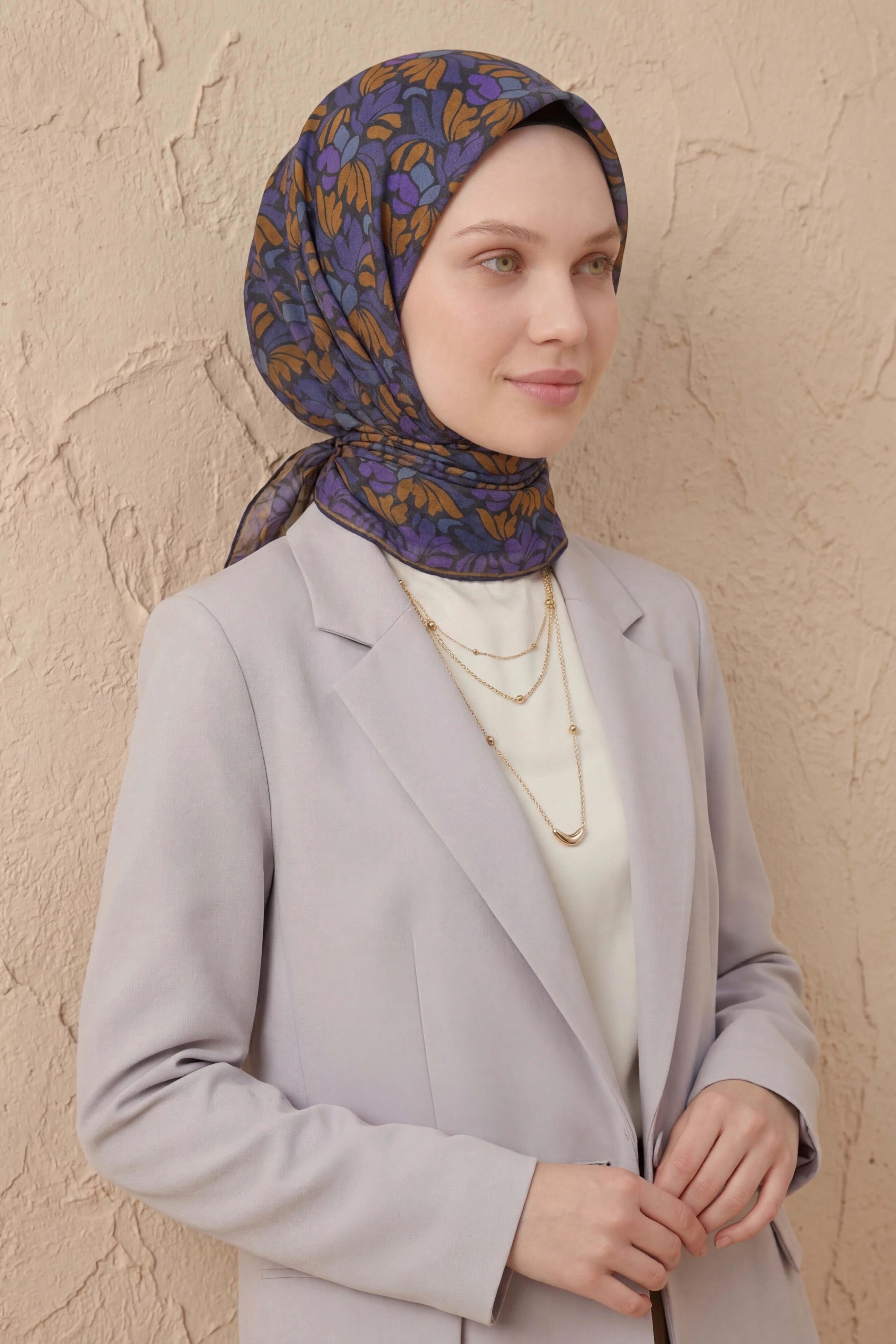 Soft Eşarp Floral Line Koyu Lacivert 90x90