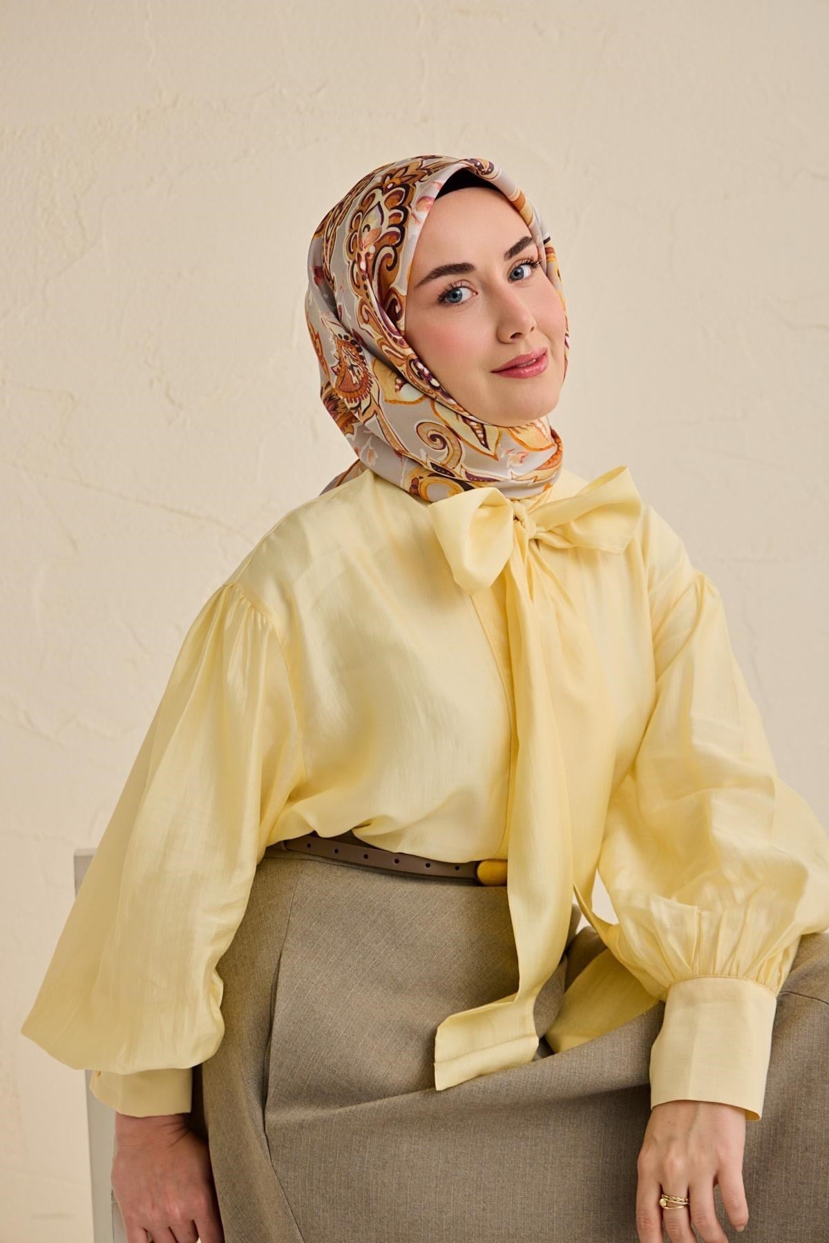 Twill İpek Eşarp Badem Motif Desen Gri 90x90