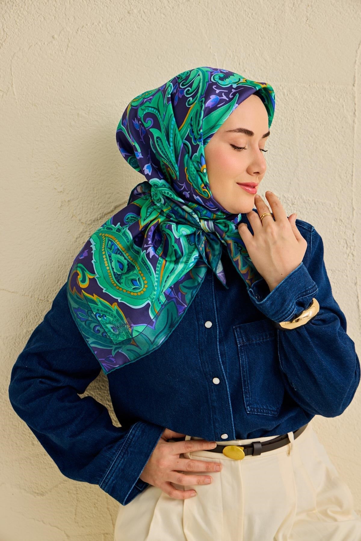 Twill İpek Eşarp Badem Motif Desen Lacivert 90x90