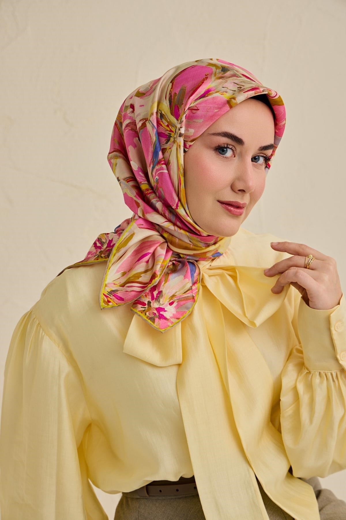 Twill İpek Eşarp Floral Art Desen Krem 90x90