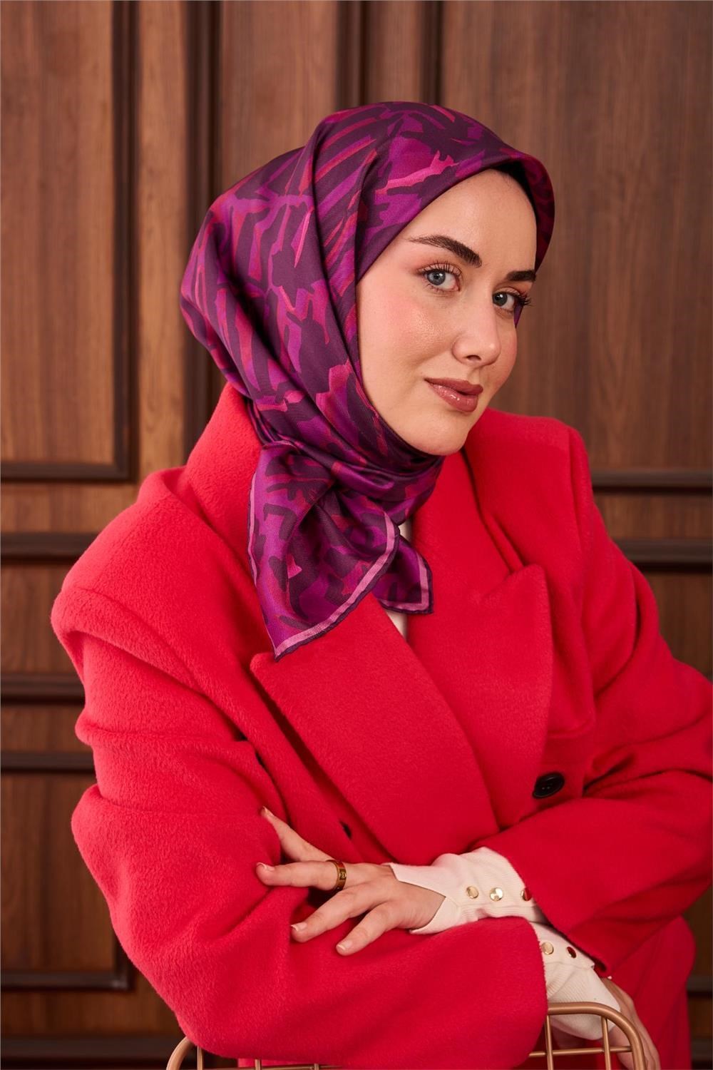 Twill İpek Eşarp Fuşya–Koyu Mor–Pembe Desenli Tok Duruşlu 90x90