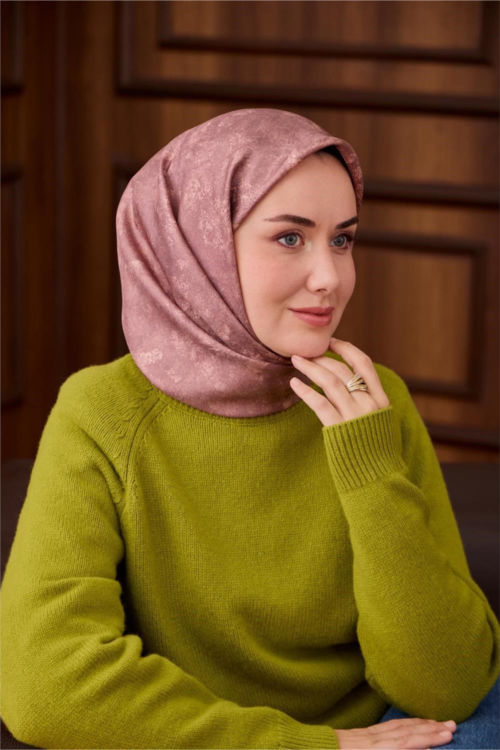 Twill İpek Eşarp Gül Kurusu–Toz Pembe Desenli Tok Duruşlu 90x90