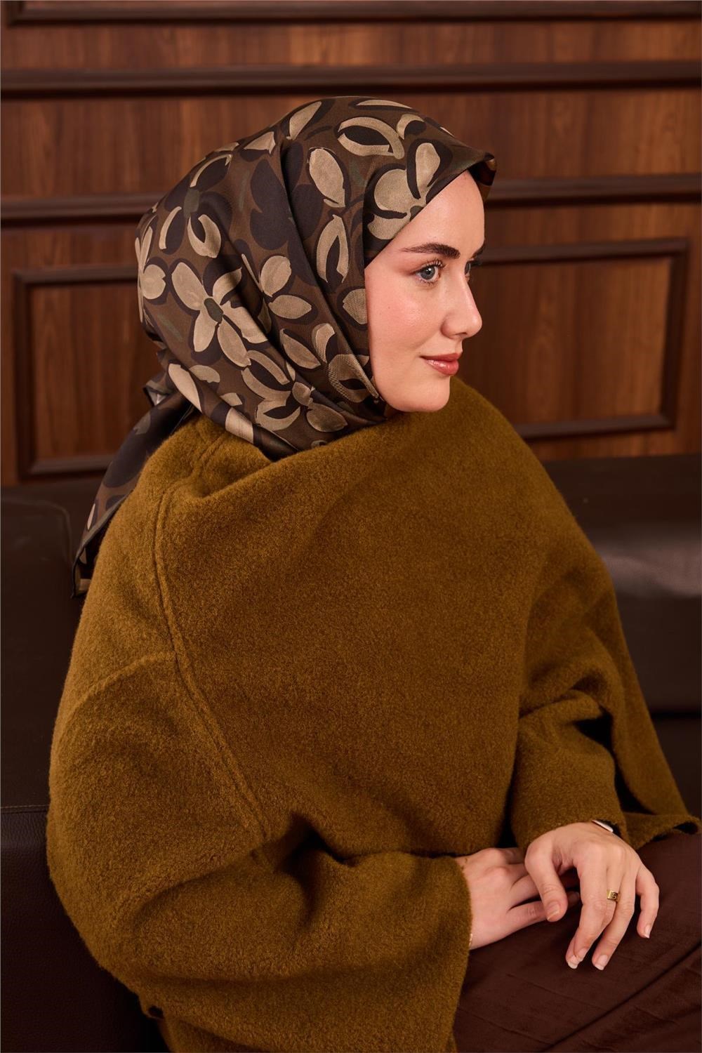 Twill İpek Eşarp Haki Koyu Yeşil Bej Papatya Desenli Tok Duruşlu 90x90