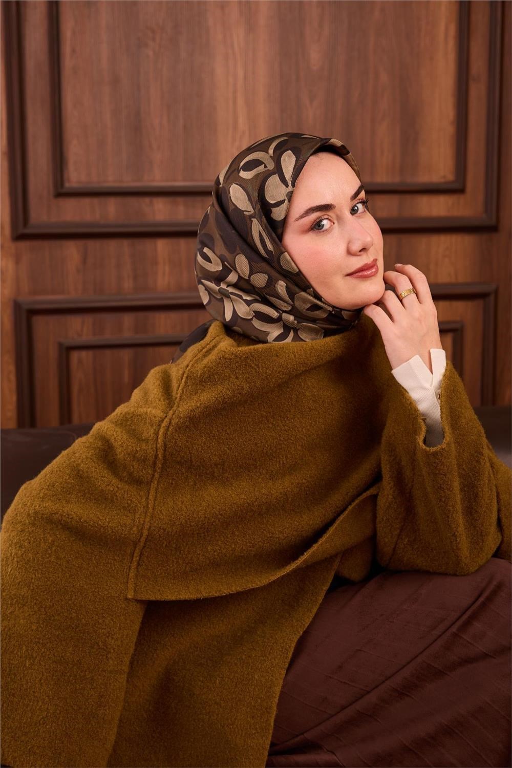 Twill İpek Eşarp Haki Koyu Yeşil Bej Papatya Desenli Tok Duruşlu 90x90