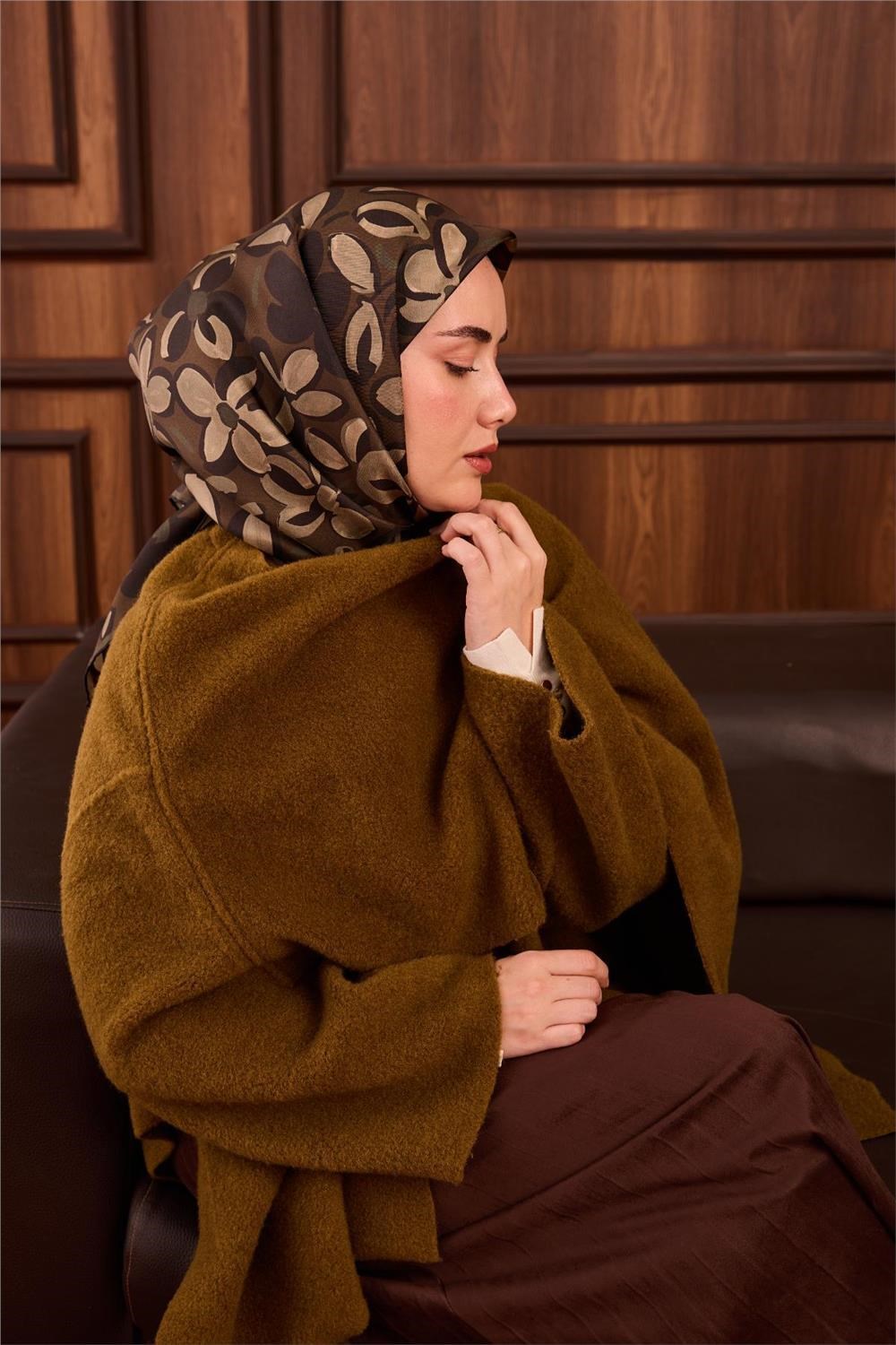Twill İpek Eşarp Haki Koyu Yeşil Bej Papatya Desenli Tok Duruşlu 90x90