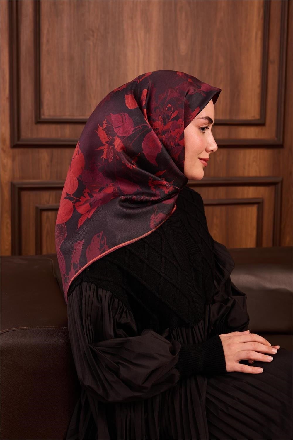 Twill İpek Eşarp Kırmızı-Siyah Çiçek Desenli Tok Duruşlu Kaymaz 90x90
