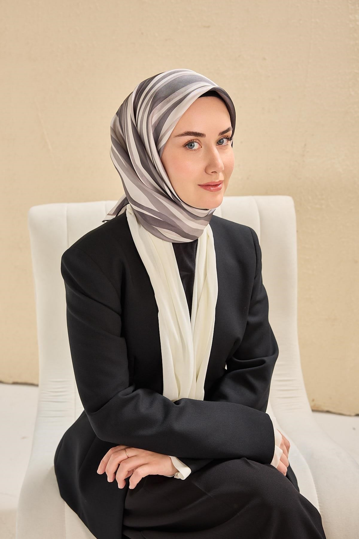 Twill İpek Eşarp Kıvrımlı Şerit Gri 90x90
