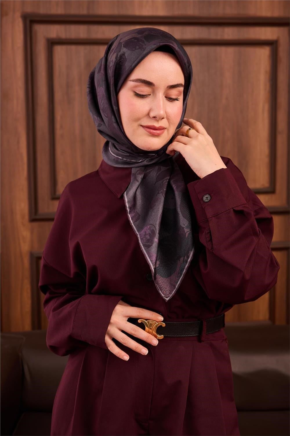 Twill İpek Eşarp Koyu Yeşil-Mor Çiçek Desenli Tok Duruşlu Kaymaz 90x90