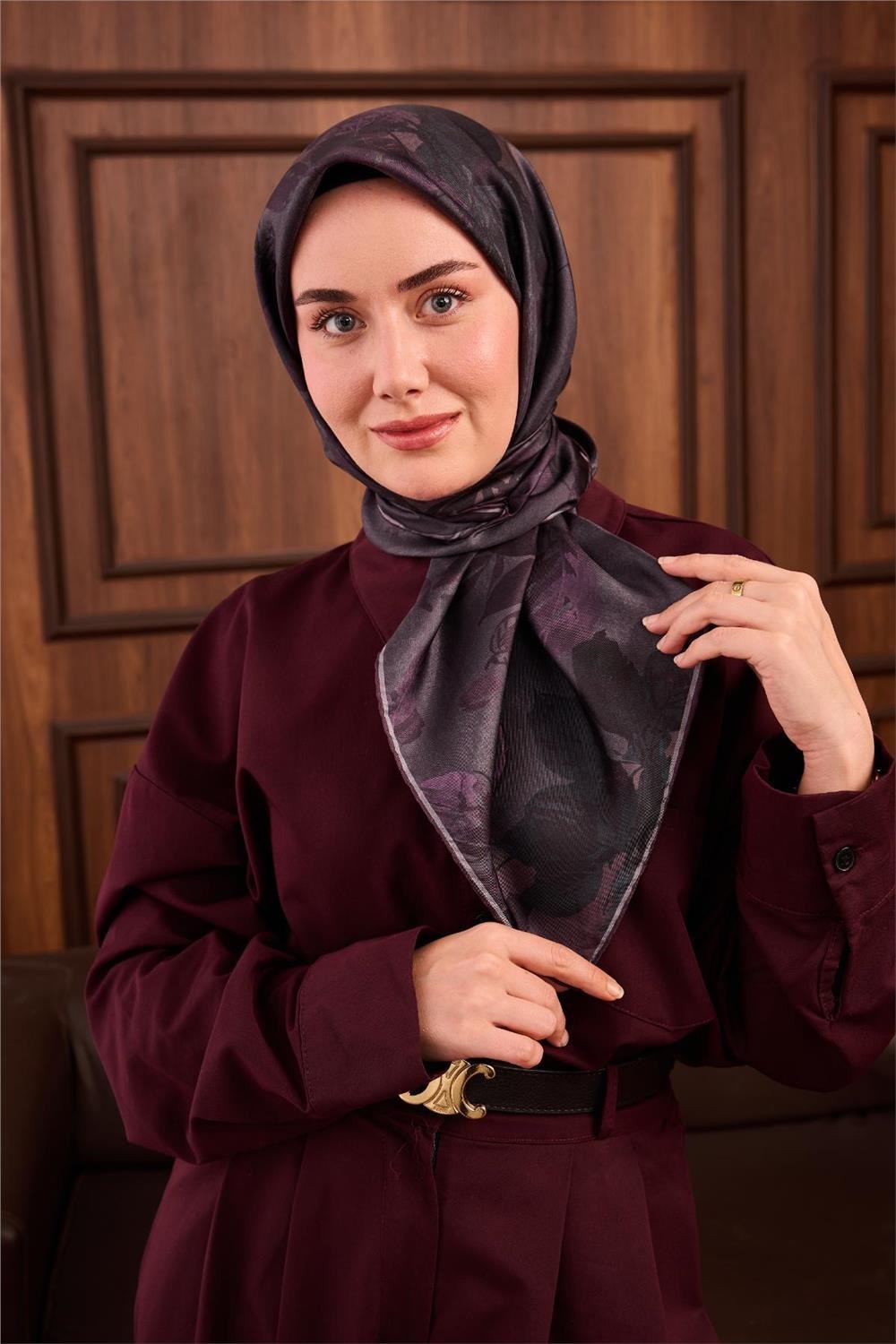 Twill İpek Eşarp Koyu Yeşil-Mor Çiçek Desenli Tok Duruşlu Kaymaz 90x90