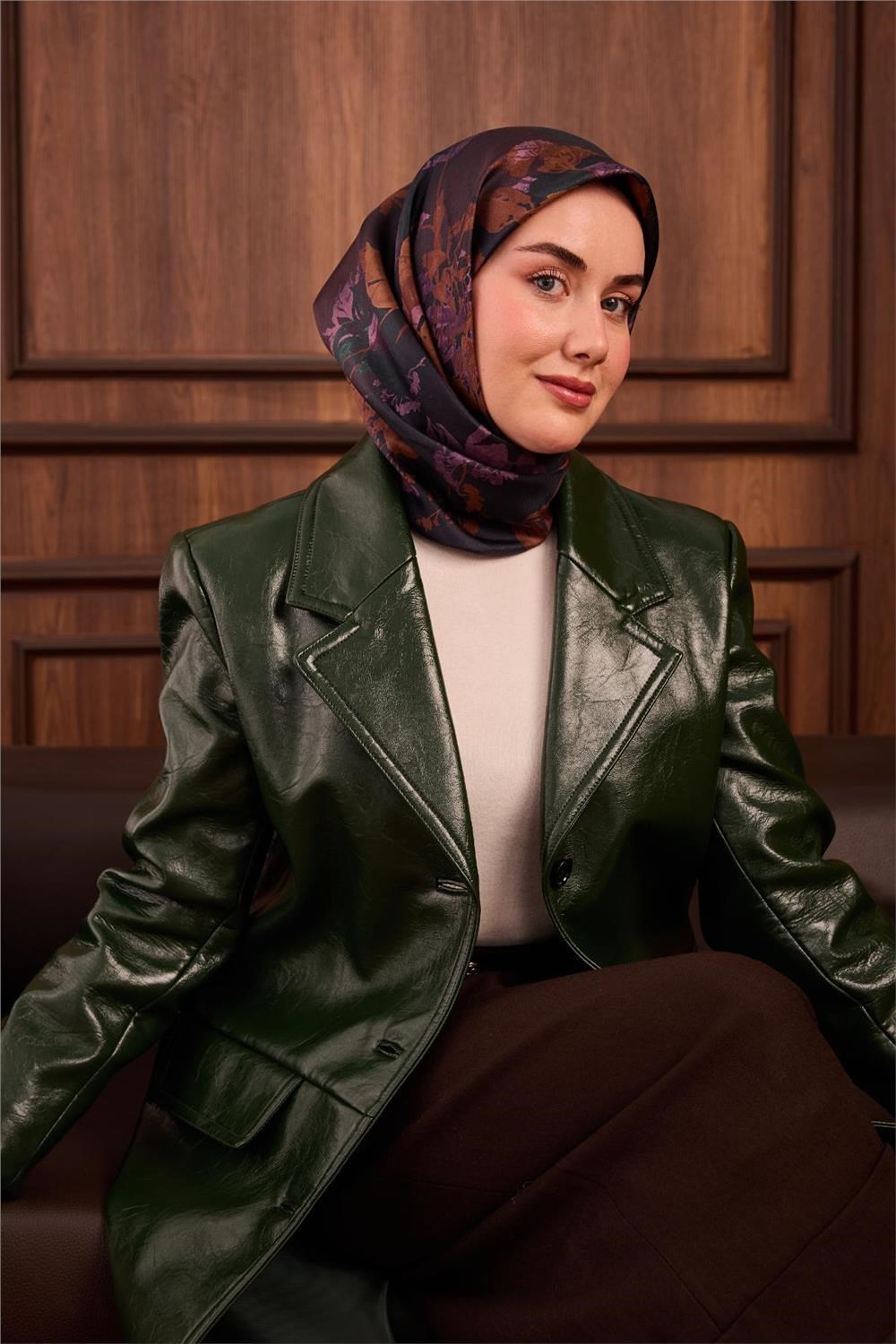 Twill İpek Eşarp Koyu Yeşil–Eflatun Çiçek Desenli Tok Duruşlu 90x90