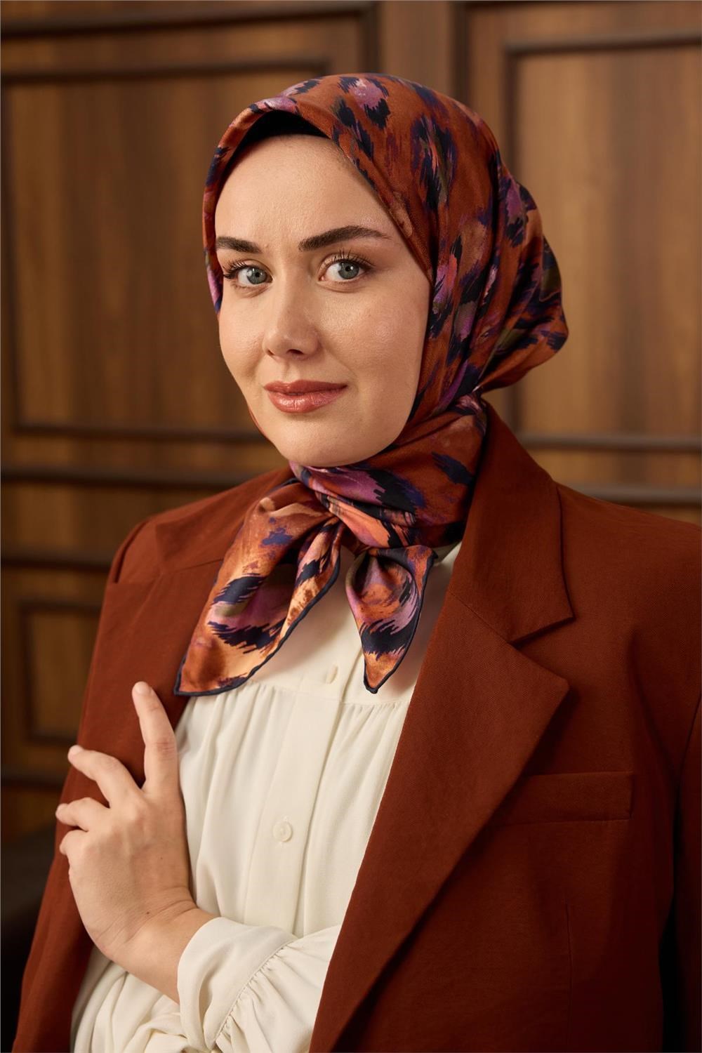 Twill İpek Eşarp Lacivert-Bakır Desenli Tok Duruşlu 90x90