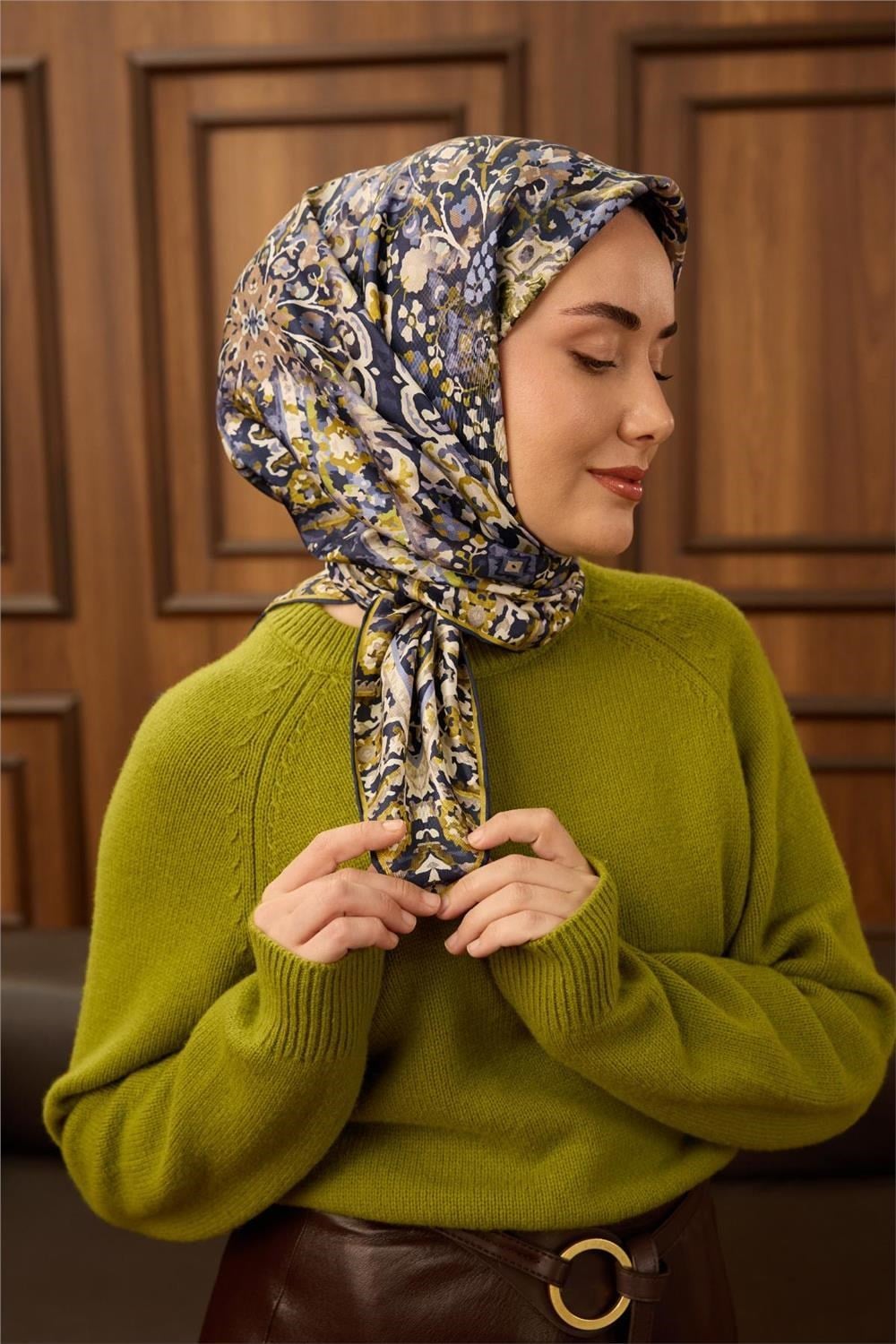 Twill İpek Eşarp Lacivert-Ekru Desenli Tok Duruşlu 90x90