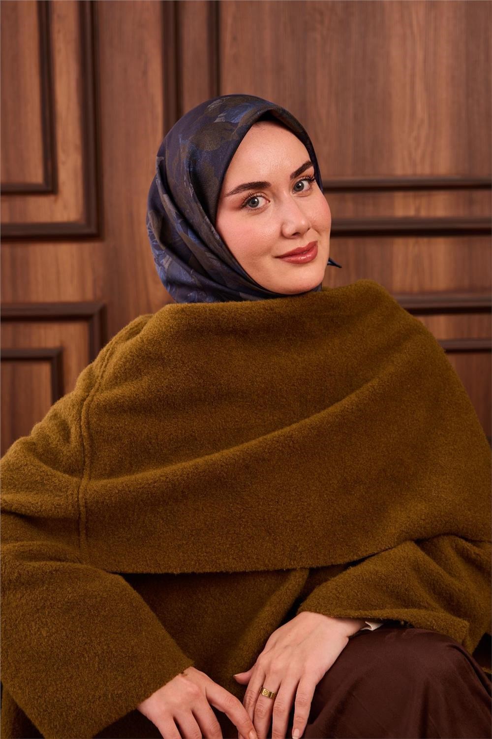 Twill İpek Eşarp Lacivert Mavi Yeşil Tonlu Desenli Tok Duruşlu 90x90