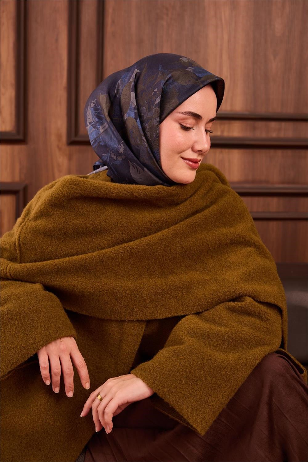 Twill İpek Eşarp Lacivert Mavi Yeşil Tonlu Desenli Tok Duruşlu 90x90