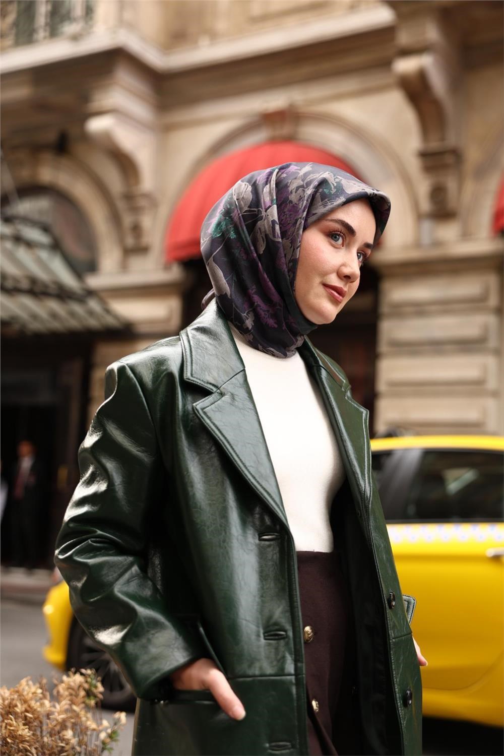 Twill İpek Eşarp Lacivert-Yeşil Çiçek Desenli Tok Duruşlu Kaymaz 90x90